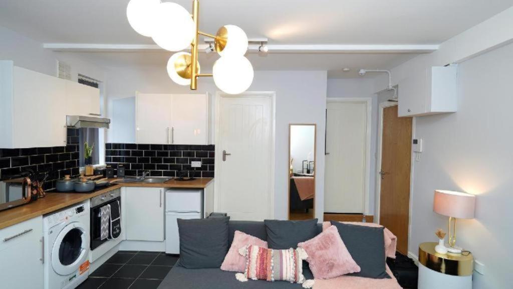 Beautiful Apartment In Sussex Gardens London Eksteriør billede